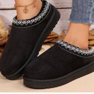 Black Women's faux  Fur Lined Slippers